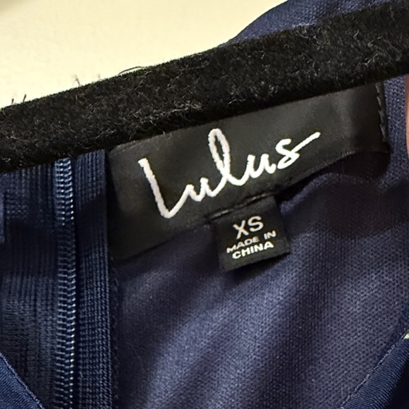 Lulu's Navy Floral Romper Size XS - Picture 3 of 4